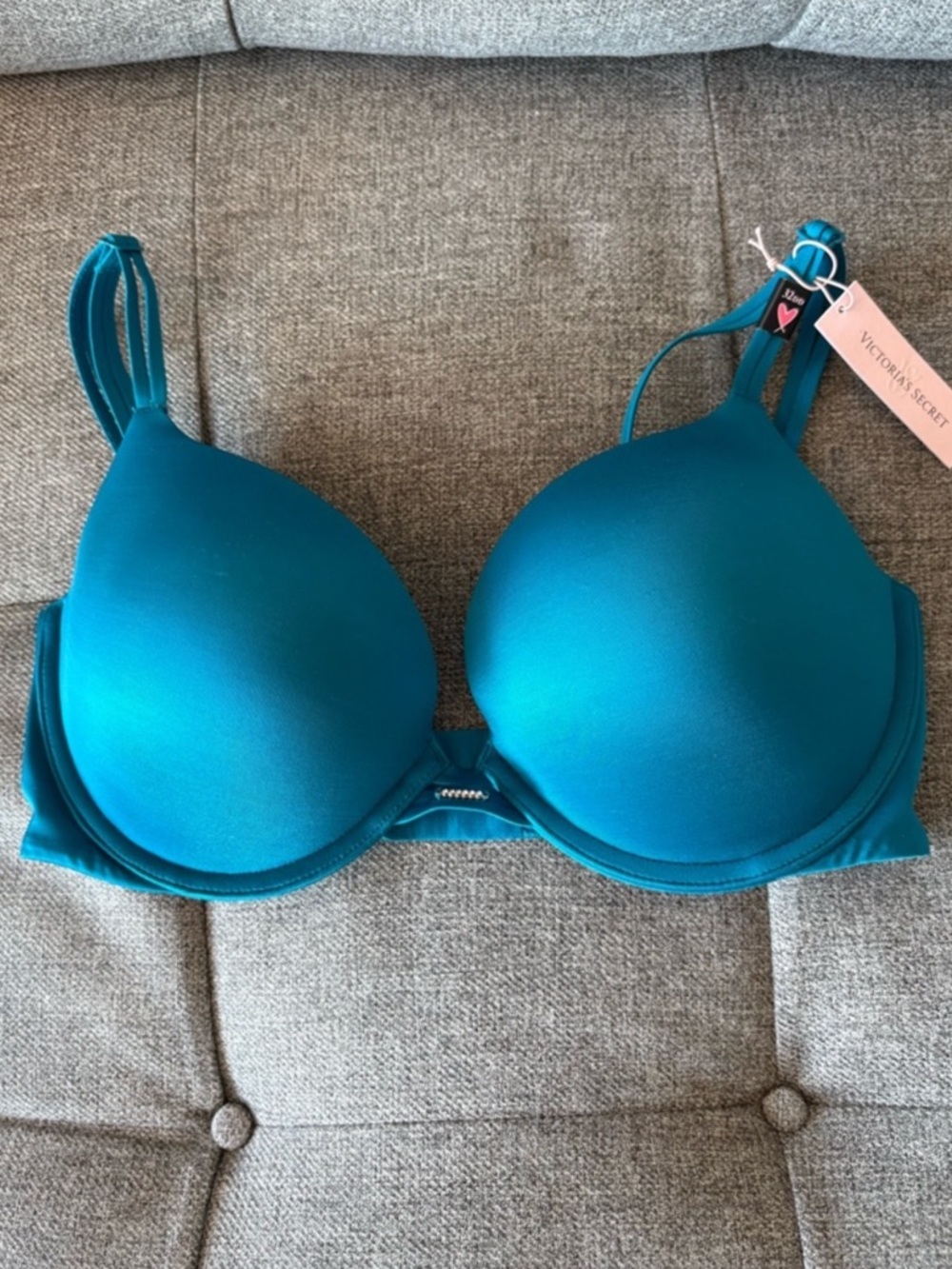 Victoria’s Secret Very Sexy Push Up Bra Teal Blue Rhinestone Detail 32DD NWT